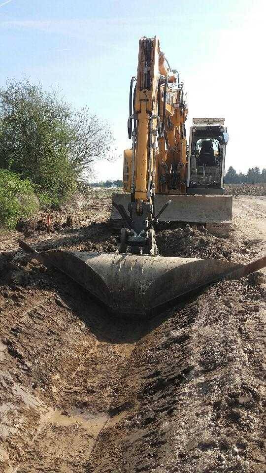 PELLE LIEBHERR R926 COMPACT EQUIPEE D'UN GODET TRAPEZOIDALE