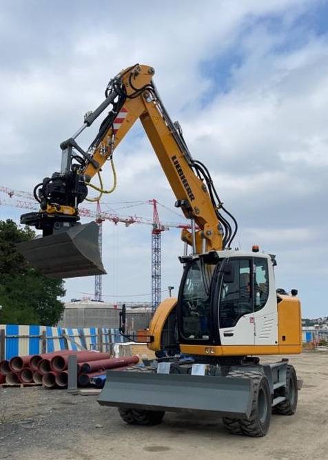 PELLE LIEBHERR A913 COMPACT SUR PNEUS EQUIPEE VOLEE VARIABLE ET ENGCON 360 avec Pince de Préhension